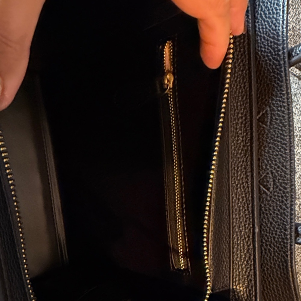 Elegant Black Handbag/Satchel - Picture 9 of 16